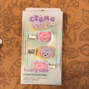 5/$25 The Crème shop Beary Cute Hair Clips 🆕